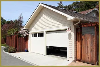Metro Garage Door Service Elm Grove, WI 262-238-3022 - serv-sid-res-gdr-19m